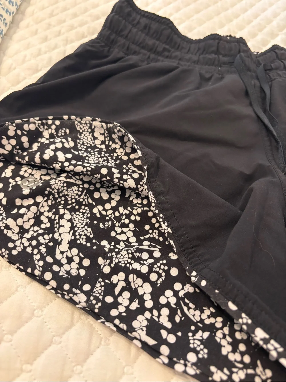 Lululemon Choose A Side 3" reversible shorts - Picture 3 of 5